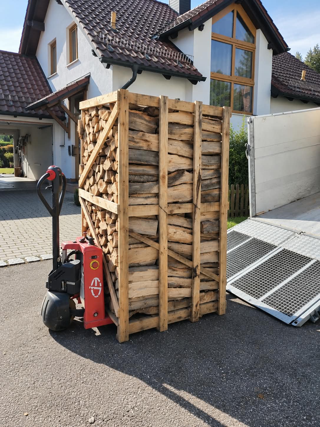 Buchenholz-Brennholz, trocken und ofenfertig – 20 RM, Lieferung per LKW – Bild 7